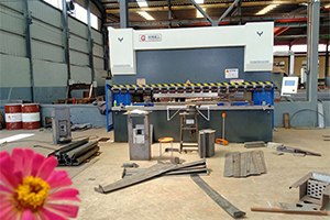 車(chē)間新上的設(shè)備已經(jīng)投入生產(chǎn)多時(shí)，我們能加工的產(chǎn)品越來(lái)越多，工廠的生產(chǎn)制造能力越來(lái)越強(qiáng)。